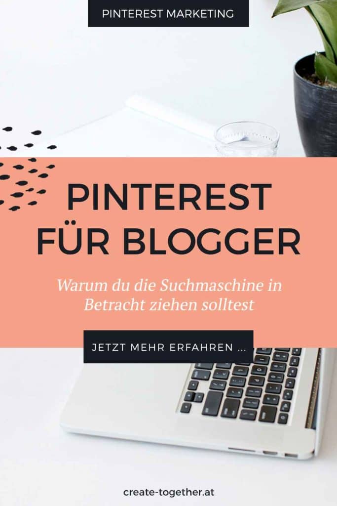 Laptop, Topfpflanze und Notizblock mit Textoverlay "Pinterest für Blogger"